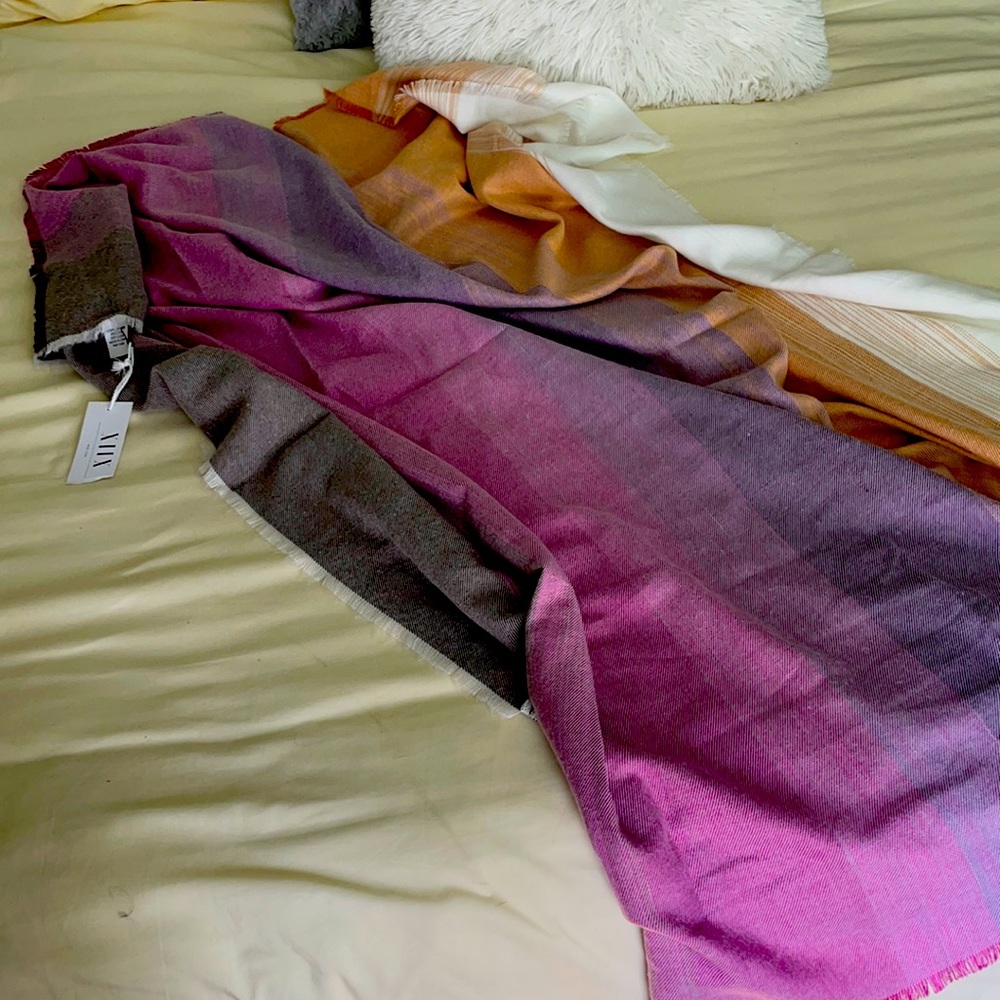 Women’s shawl- NEW